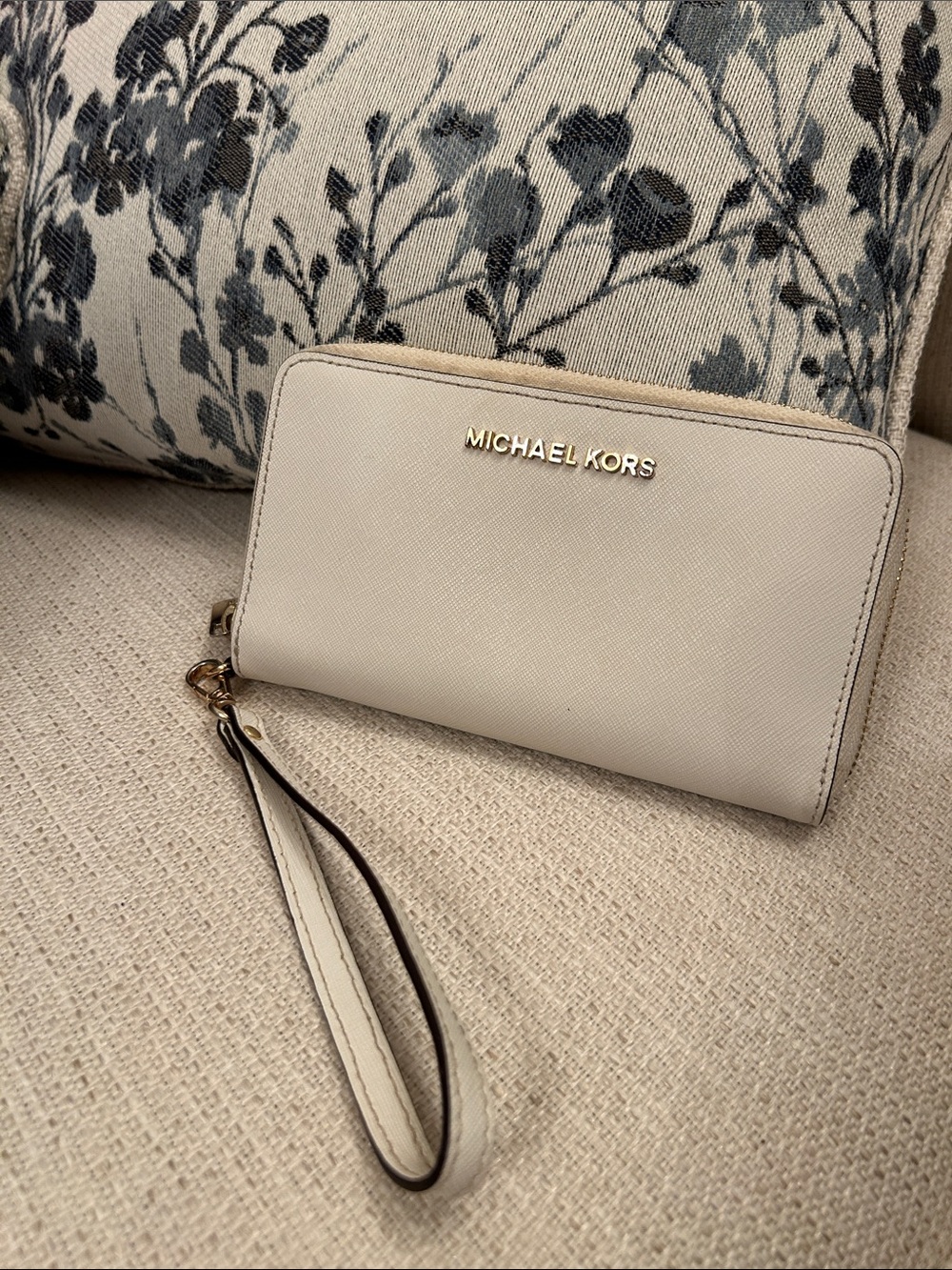 MICHAEL KORS Cream Zip-Around Wristlet
